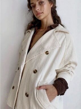 Free People we the Free Remi
Shirt Jacket Ivory Corduroy guc, sz s